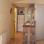 Zecamping 4 Etoiles Avec Parc Aquatique Club Enfant Dog Friendly Kamp alanı Saint-Raphaël