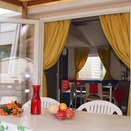 Campingplatz Zecamping 4 Etoiles 1km Espace Aquatique Mobil-home Tv 29m2 4*