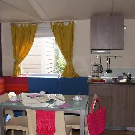 Campingplatz Zecamping 4 Etoiles 1km Espace Aquatique Mobil-home Tv 29m2 Saint-Raphaël