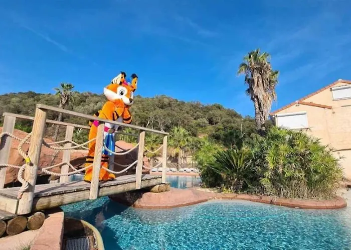 Zecamping 4 Etoiles Avec Parc Aquatique Club Enfant Sauna Dog Friendly 4*