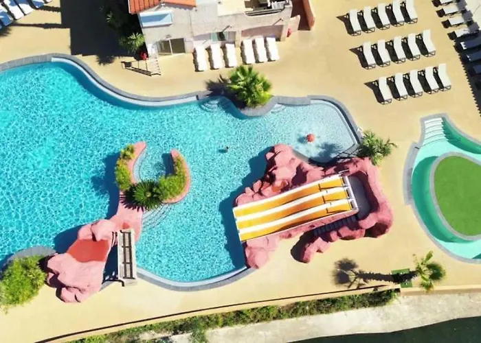 Zecamping 4 Etoiles Avec Parc Aquatique Club Enfant Sauna Dog Friendly Camping Saint-Raphaël