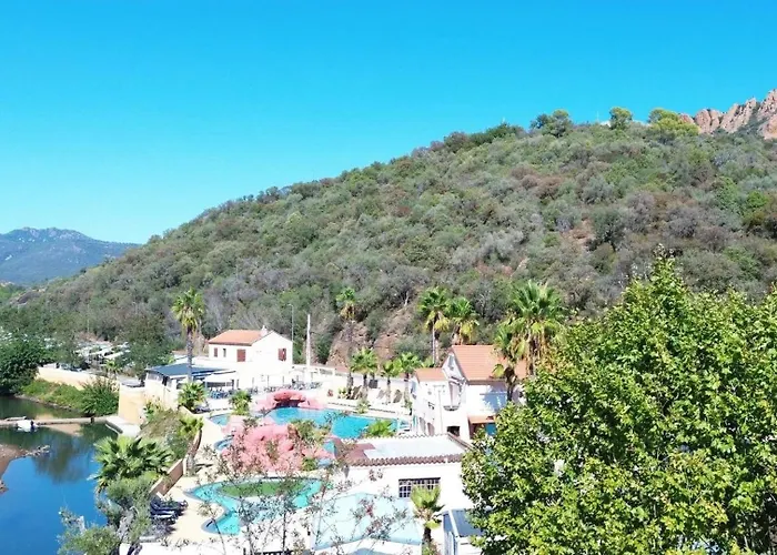 Zecamping 4 Etoiles Avec Parc Aquatique Club Enfant Sauna Dog Friendly Camping Saint-Raphaël