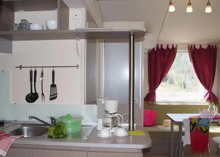 Camping Zecamping 4 Etoiles Avec Parc Aquatique Club Enfant Sauna Dog Friendly Saint-Raphaël