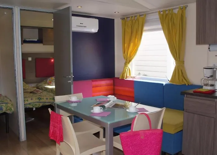 Zecamping 4 Etoiles Avec Parc Aquatique Club Enfant Sauna Dog Friendly 4* Saint-Raphaël