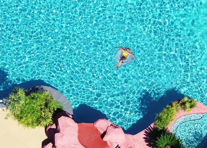 Camping Zecamping 4 Etoiles Avec Parc Aquatique Club Enfant Sauna Dog Friendly 4*