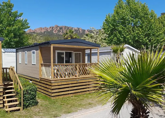 Zecamping 4 Etoiles Avec Parc Aquatique Club Enfant Sauna Dog Friendly Camping Saint-Raphaël